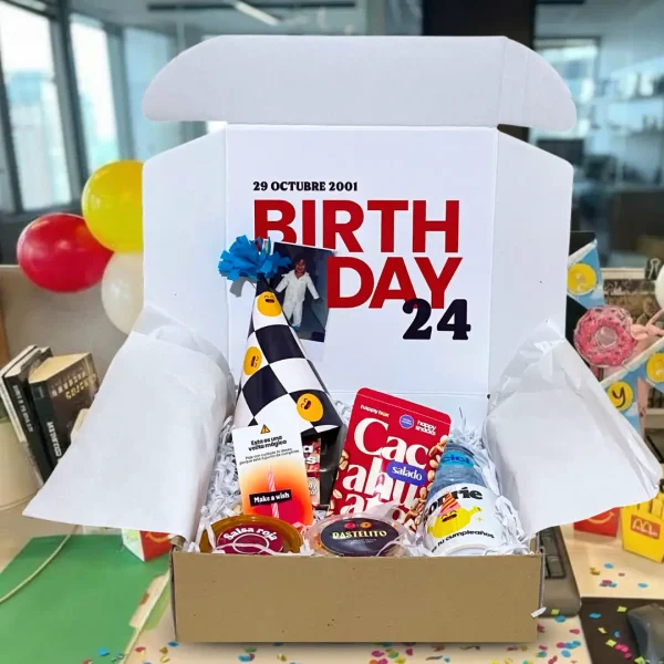 Desayuno sorpresa de cumpleaños con portada personalizada